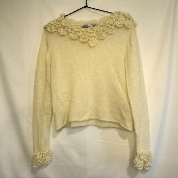 Zara Sweaters - Zara Alpaca / Wool Blend Short Sweater, Size Medium, Cream Ivory Color